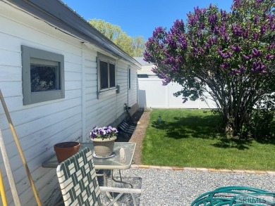 Attractive home in a great location in Mackay, ID. This charming on River Park Golf Course and RV Pk in Idaho - for sale on GolfHomes.com, golf home, golf lot
