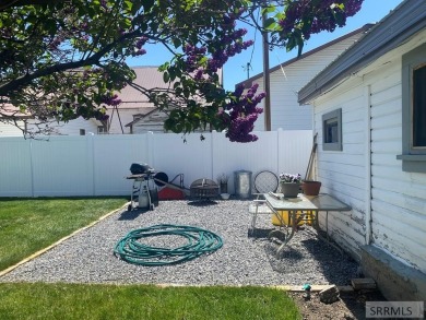 Attractive home in a great location in Mackay, ID. This charming on River Park Golf Course and RV Pk in Idaho - for sale on GolfHomes.com, golf home, golf lot