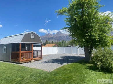 Attractive home in a great location in Mackay, ID. This charming on River Park Golf Course and RV Pk in Idaho - for sale on GolfHomes.com, golf home, golf lot