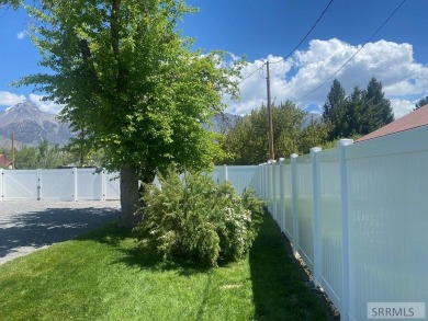 Attractive home in a great location in Mackay, ID. This charming on River Park Golf Course and RV Pk in Idaho - for sale on GolfHomes.com, golf home, golf lot