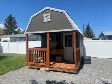 Attractive home in a great location in Mackay, ID. This charming on River Park Golf Course and RV Pk in Idaho - for sale on GolfHomes.com, golf home, golf lot