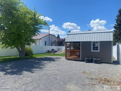 Attractive home in a great location in Mackay, ID. This charming on River Park Golf Course and RV Pk in Idaho - for sale on GolfHomes.com, golf home, golf lot