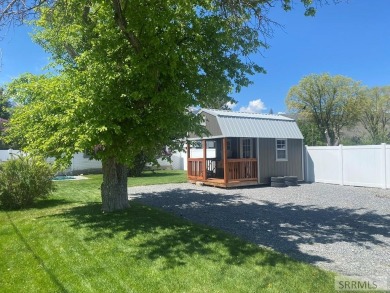Attractive home in a great location in Mackay, ID. This charming on River Park Golf Course and RV Pk in Idaho - for sale on GolfHomes.com, golf home, golf lot