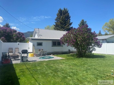 Attractive home in a great location in Mackay, ID. This charming on River Park Golf Course and RV Pk in Idaho - for sale on GolfHomes.com, golf home, golf lot