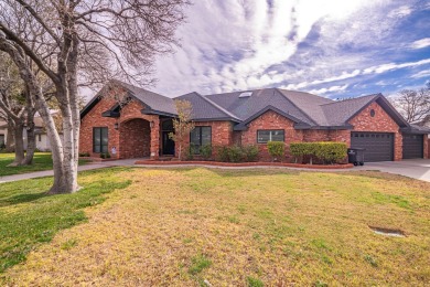 INCREDIBLE HOME LOCATED IN GREEN TREE NORTH ON THE GOLF COURSE! on Green Tree Country Club in Texas - for sale on GolfHomes.com, golf home, golf lot