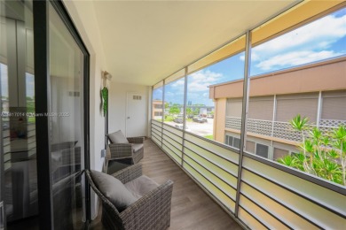 Leave the snow behind and enjoy the sunshine in this beautifully on Kings Point Golf -Flanders Way in Florida - for sale on GolfHomes.com, golf home, golf lot