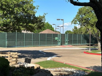 TOTALLY UPDATED - RARE OPPORTUNITY IN HERITAGE RANCH on Heritage Ranch Golf and Country Club in Texas - for sale on GolfHomes.com, golf home, golf lot