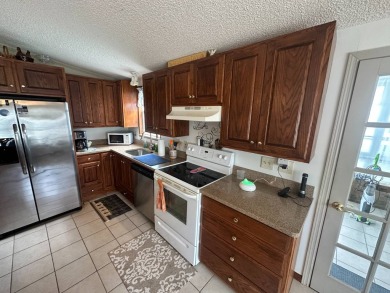 Lot Rent $1037.00  This well cared for 2 bedrooms, 2 bathrooms on Del Tura Golf and Country Club in Florida - for sale on GolfHomes.com, golf home, golf lot