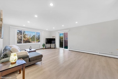 Fabulous 2 Bedroom, 2 Bath Condo in Mallard Cove! Prepare to on Arlington Lakes Golf Club in Illinois - for sale on GolfHomes.com, golf home, golf lot