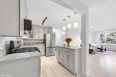 Fabulous 2 Bedroom, 2 Bath Condo in Mallard Cove! Prepare to on Arlington Lakes Golf Club in Illinois - for sale on GolfHomes.com, golf home, golf lot