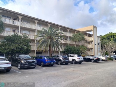 IMMACULATE FURNISHED TURN-KEY 2BR/2BTH! OPEN KITCHEN CONCEPT on Wynmoor Golf Course in Florida - for sale on GolfHomes.com, golf home, golf lot