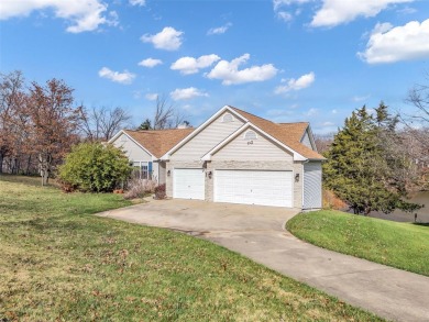 Lake living with this 4+ bed/4.5 bath atrium ranch is on 2 lots on Incline Village Golf Course in Missouri - for sale on GolfHomes.com, golf home, golf lot