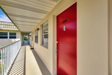 Newly painted, completely updated 1/1 unit with lake and golf on Vero Beach South Golf Course in Florida - for sale on GolfHomes.com, golf home, golf lot