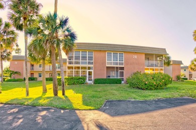 Newly painted, completely updated 1/1 unit with lake and golf on Vero Beach South Golf Course in Florida - for sale on GolfHomes.com, golf home, golf lot