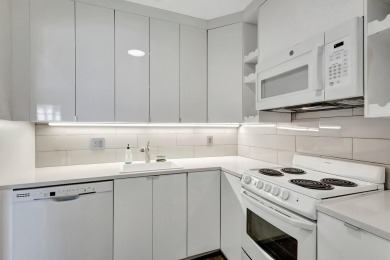 Newly painted, completely updated 1/1 unit with lake and golf on Vero Beach South Golf Course in Florida - for sale on GolfHomes.com, golf home, golf lot