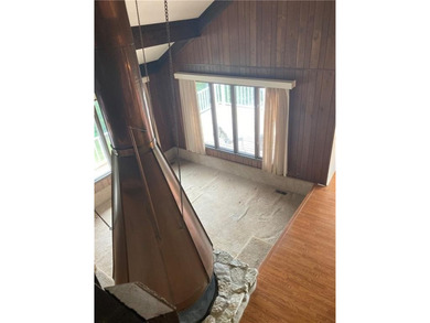 Affordable Lakeview Home with character. Older home in good on Holiday Island Executive Golf Course in Arkansas - for sale on GolfHomes.com, golf home, golf lot