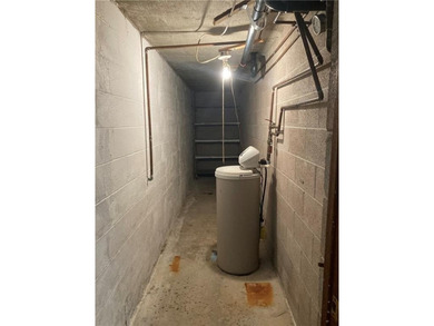 Affordable Lakeview Home with character. Older home in good on Holiday Island Executive Golf Course in Arkansas - for sale on GolfHomes.com, golf home, golf lot