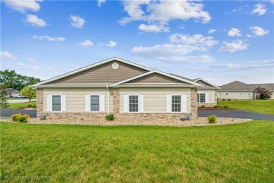 Enjoy main-level living in this immaculate 4-year-old home on Totter Ridge Golf Club in Pennsylvania - for sale on GolfHomes.com, golf home, golf lot