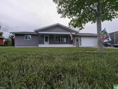 This is small town living at its best. This is a fantastic 3 on Akron Golf Course in Iowa - for sale on GolfHomes.com, golf home, golf lot