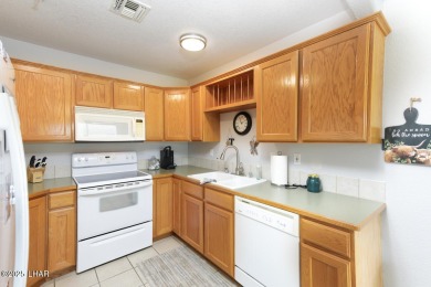 Beautiful ground floor 2 bedroom, 2 bath condo, with a garage on London Bridge Golf Course in Arizona - for sale on GolfHomes.com, golf home, golf lot