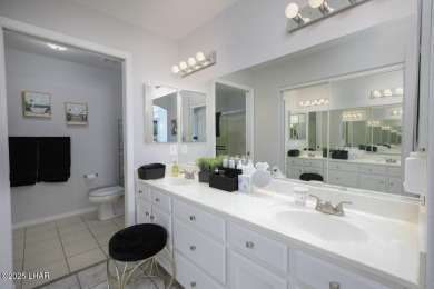 Beautiful ground floor 2 bedroom, 2 bath condo, with a garage on London Bridge Golf Course in Arizona - for sale on GolfHomes.com, golf home, golf lot