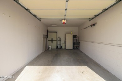 Beautiful ground floor 2 bedroom, 2 bath condo, with a garage on London Bridge Golf Course in Arizona - for sale on GolfHomes.com, golf home, golf lot