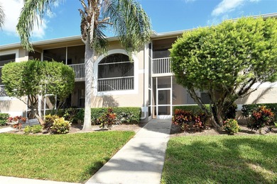 Take a look at this beautifully updated second-floor Drummond on Heritage Oaks Golf and Country Club in Florida - for sale on GolfHomes.com, golf home, golf lot