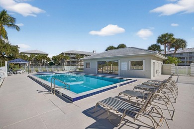 TOTALLY TURNKEY 4TH FLOOR PENTHOUSE, 2 BEDROOM/2 BATH CONDO WITH on Bear Lakes Country Club in Florida - for sale on GolfHomes.com, golf home, golf lot