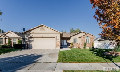 Step inside this stunning home by Sage Lakes Golf Course to a on Sage Lakes Municipal Golf Course in Idaho - for sale on GolfHomes.com, golf home, golf lot