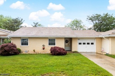 Welcome to this awesome buy in Clearbrook! Enjoy easy living in on Clearbrook Golf Club in New Jersey - for sale on GolfHomes.com, golf home, golf lot