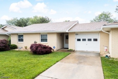 Welcome to this awesome buy in Clearbrook! Enjoy easy living in on Clearbrook Golf Club in New Jersey - for sale on GolfHomes.com, golf home, golf lot
