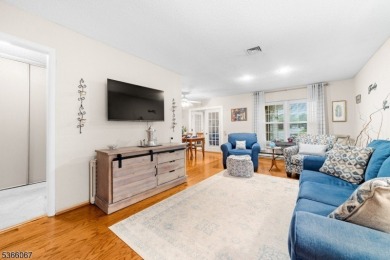 Welcome to this awesome buy in Clearbrook! Enjoy easy living in on Clearbrook Golf Club in New Jersey - for sale on GolfHomes.com, golf home, golf lot
