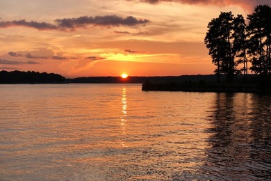 LAKE FRONT LUXURY LIVING AT REYNOLDS LAKE OCONEE!  Perfectly on Reynolds Lake Oconee - The Oconee in Georgia - for sale on GolfHomes.com, golf home, golf lot