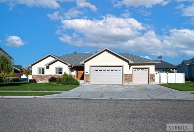 Charming 3-Bedroom  2 Bath home, with room to grow, in golf on Sage Lakes Municipal Golf Course in Idaho - for sale on GolfHomes.com, golf home, golf lot