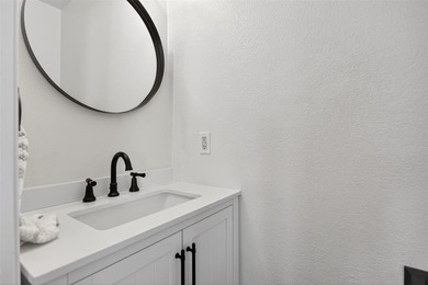 Awesome home in Woodbridge, just a short walk to the pool and on Woodbridge Golf Club in Texas - for sale on GolfHomes.com, golf home, golf lot