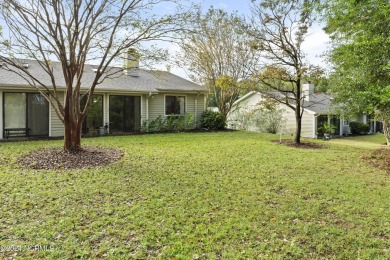 Welcome Home to this lovely Inland Greens townhouse centrally on Inland Greens Golf Course in North Carolina - for sale on GolfHomes.com, golf home, golf lot