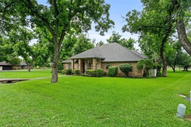 A lovely, comfortable 3-2-2 home with golf cart space in an on Pecan Plantation Country Club in Texas - for sale on GolfHomes.com, golf home, golf lot