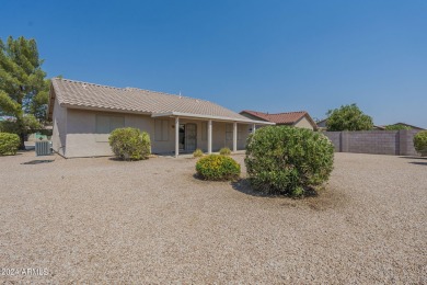 Excellent value for the this two bedroom with den. Split floor on Springfield Golf Resort in Arizona - for sale on GolfHomes.com, golf home, golf lot