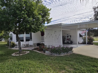 VERY WELL MAINTAINED 2-bedroom 2 bath home in beautiful Zellwood on Zellwood Station Country Club in Florida - for sale on GolfHomes.com, golf home, golf lot