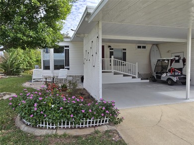 VERY WELL MAINTAINED 2-bedroom 2 bath home in beautiful Zellwood on Zellwood Station Country Club in Florida - for sale on GolfHomes.com, golf home, golf lot