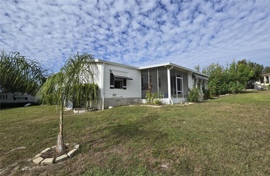 VERY WELL MAINTAINED 2-bedroom 2 bath home in beautiful Zellwood on Zellwood Station Country Club in Florida - for sale on GolfHomes.com, golf home, golf lot