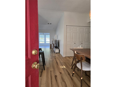 VERY WELL MAINTAINED 2-bedroom 2 bath home in beautiful Zellwood on Zellwood Station Country Club in Florida - for sale on GolfHomes.com, golf home, golf lot