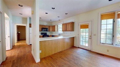 Charming golf-front 1-level townhouse in The Links at Ford's on Fords Colony Country Club in Virginia - for sale on GolfHomes.com, golf home, golf lot