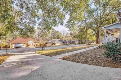 Wonderful 4 Bed Home in a Great Location!  *Fox Run* Neighbohood on Scenic Hills Country Club in Florida - for sale on GolfHomes.com, golf home, golf lot