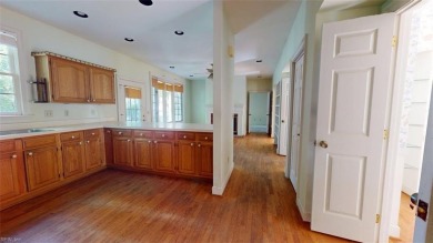 Charming golf-front 1-level townhouse in The Links at Ford's on Fords Colony Country Club in Virginia - for sale on GolfHomes.com, golf home, golf lot