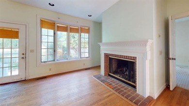 Charming golf-front 1-level townhouse in The Links at Ford's on Fords Colony Country Club in Virginia - for sale on GolfHomes.com, golf home, golf lot