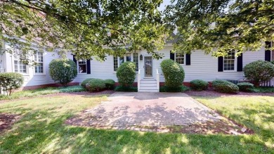 Charming golf-front 1-level townhouse in The Links at Ford's on Fords Colony Country Club in Virginia - for sale on GolfHomes.com, golf home, golf lot
