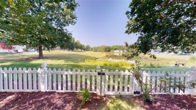 Charming golf-front 1-level townhouse in The Links at Ford's on Fords Colony Country Club in Virginia - for sale on GolfHomes.com, golf home, golf lot