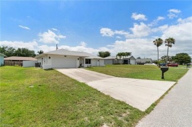 TURNKEY PROPERTY WITH NEW ROOF, NOT IN A FLOOD ZONE &  IMPACT on Palmetto-Pine Country Club in Florida - for sale on GolfHomes.com, golf home, golf lot