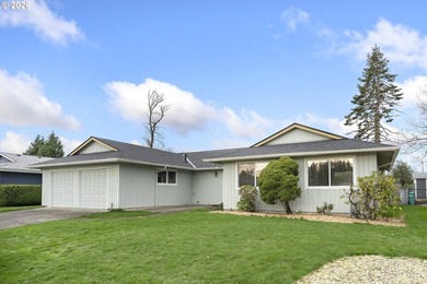 Rare opportunity to own a single-level home on the 18th hole of on  in Oregon - for sale on GolfHomes.com, golf home, golf lot